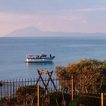 Dom wakacyjny Lizas House σπίτι μπροστά στη θάλασσα, ιδιόκτητη μονοκατοικία *